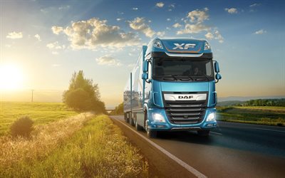 DAF XF, 4k, 道路, ユーロ6, 2018年トラック, トラック, ヘッドライト, セミトレーラートラック, 新XF, DAF