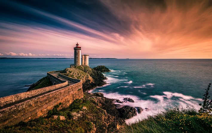 Petit Minou Faro, tarde, puesta de sol, paisaje marino, faro, en el oc&#233;ano Atl&#225;ntico, la costa, Fort du Petit Minou, Plouzane, Brittany, Francia