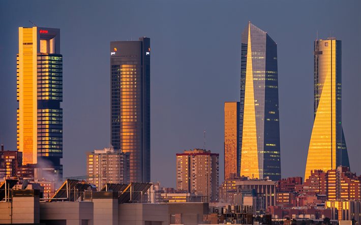 Madrid, skyskrapor, kv&#228;ll, solnedg&#229;ng, Torre PwC, Torre Espacio, Torre Cepsa, Torre Picasso, moderna byggnader, Madrids stadsbild, Madrid skyline, Spanien