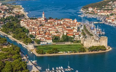 trogir, stadt, ansicht von oben, sommer, adriatisches meer, resorts, kroatien