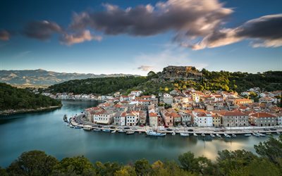 Novigrad, la Rivi&#232;re Mirna, matin, lever du soleil, ville, panorama, paysage de la ville, Istrie, Croatie