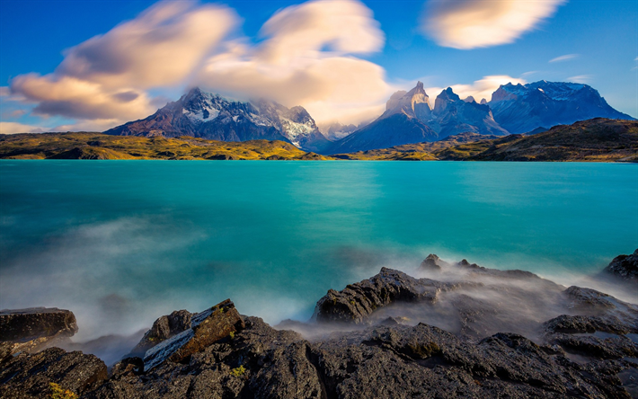 Le lac de Dixon, le bleu du lac, les montagnes, la cordillère des Andes, le Chilien de l'Antarctique, Torres del Paine, Magallanes, le Chili