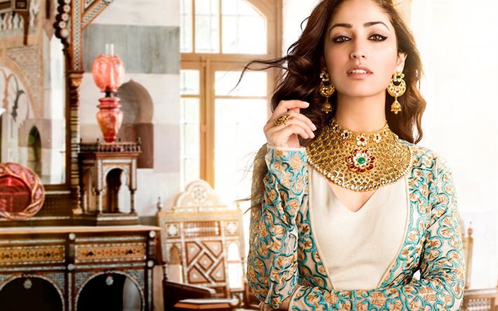 yami gautam, indische schauspielerin, portr&#228;t, indische modemodell, fotoshooting, beige kleid, bollywood