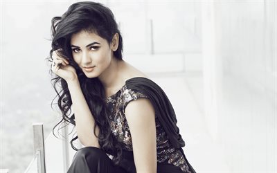 Sonal Chauhan, de la India modelo de moda, 4k, sesi&#243;n de fotos, negro vestido de noche, maquillaje, mujer bella