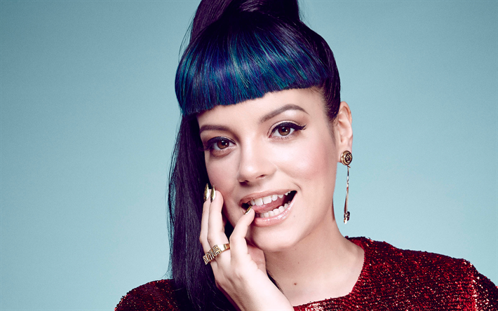 70s Beauty: Blue Hair for British Women - wide 1