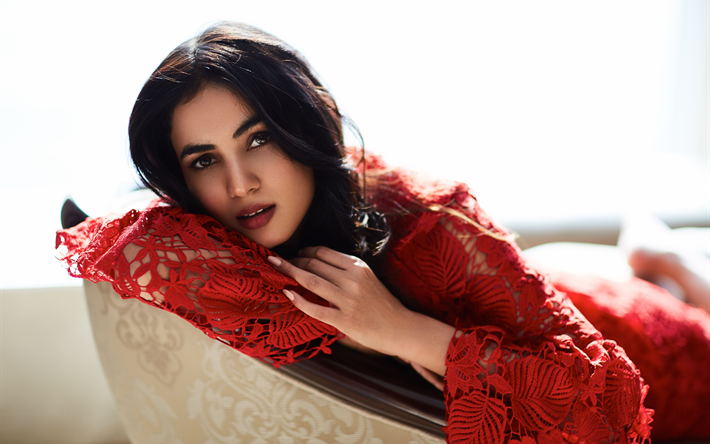 Sonal Chauhan, 4k, インド女優, 赤いドレス, ボリウッド, 美, 幅, 驚