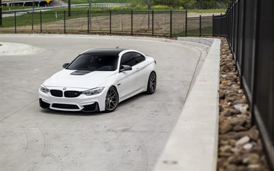 BMW M4, 2018, F82, blanc coup&#233; sport, tuning M4, blanc nouvelle M4, voitures allemandes, gris roues, BMW