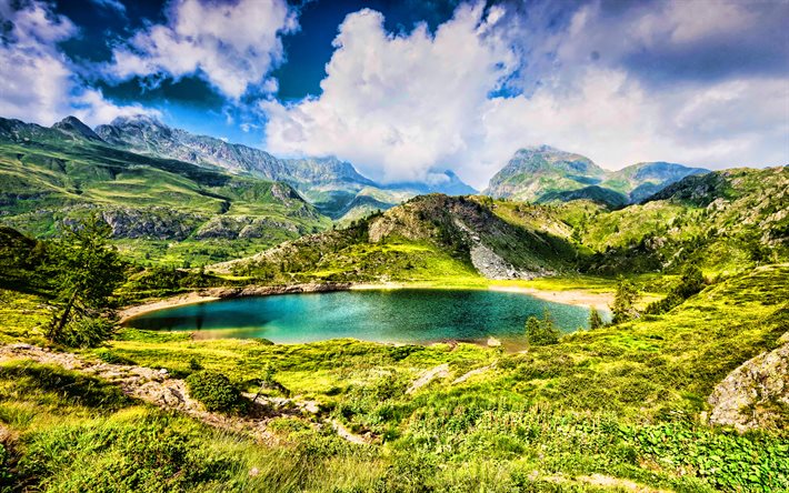 Alperna, 4k, berg sj&#246;n, gr&#228;smarker, vacker natur, Bergamo, Italien, HDR, italienska naturen, berg