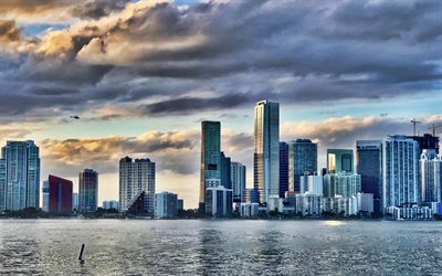 Miami, Atlantin valtameri, sunset, illalla, pilvenpiirt&#228;ji&#228;, moderneja rakennuksia, Miami kaupunkikuvaan, Miamin Horisonttiin, Florida, USA