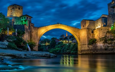 Mostar, la Rivi&#232;re Neretva, soir, coucher de soleil, pont de pierre, rivi&#232;re, monument, la Bosnie-et-Herz&#233;govine