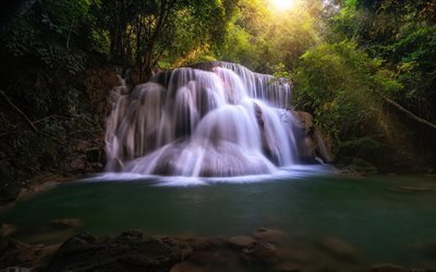 Cascata Huay Mae Khamin, giungla, cascata, fiume Khwae Yai, cascata nella foresta, sera, Thailandia