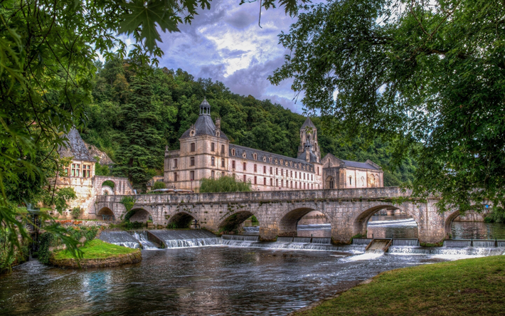 Dronhe River, HDR, castle, Brantom, France, Europe