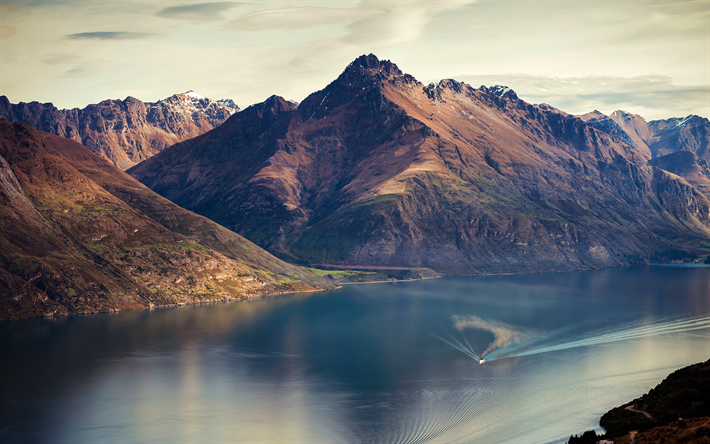 El lago Wakatipu, en verano, las monta&#241;as, Queenstown, Nueva Zelanda