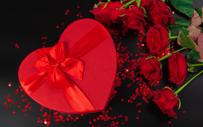 romanttinen lahja, punainen syd&#228;n lahjapaketti, punaisia ruusuja, Yst&#228;v&#228;np&#228;iv&#228;, punainen silkki keula, romanttinen tausta, rakkaus k&#228;sitteit&#228;