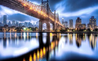 Manhattan, Queensboro Bridge, pilvenpiirt&#228;ji&#228;, y&#246;, Roosevelt Island, NYC, Amerikassa, New York