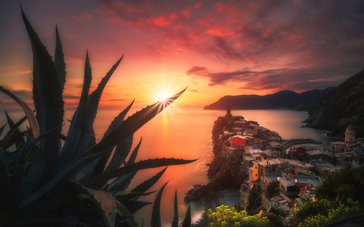 Cinque Terre, ver&#227;o, p&#244;r do sol, Mar Mediterr&#226;neo, Liguria, It&#225;lia, marinha