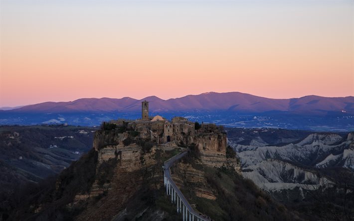 Civita di Bagnoregio, soir&#233;e, coucher du soleil, forteresse, paysage de montagne, Bagnoregio, Viterbo, Italie