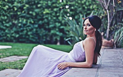 Kacey Musgraves, amerikkalainen laulaja, photoshoot, kaunis violetti mekko, amerikan t&#228;hdet