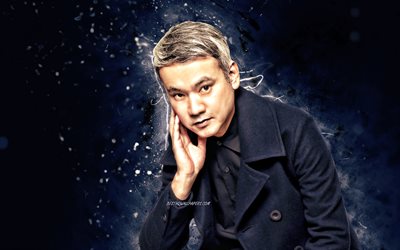 Satoshi Tomiie, 4k, mavi neon ışıklar, m&#252;zik yıldızları, Japon DJ&#39;ler, Tomiie Satoshi, Japon &#252;nl&#252;, Satoshi Tomiie 4K
