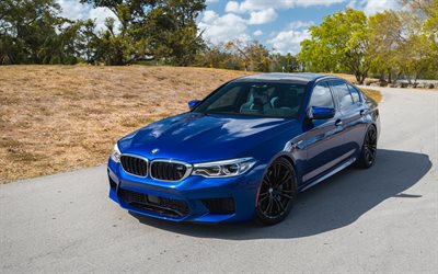 BMW M5, F90, 2018, urheilu sedan, uusi sininen M5, tuning, musta py&#246;r&#228;t, Saksan autoja, ulkoa, BMW