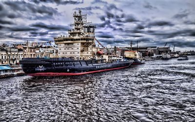 Sankt Peterburg, brise-glace, les navires russes, fleuve Neva, la Russie, HDR