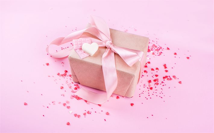 caja de regalo con lazo rosa, fondo rosa, rosa lazo de seda, regalos conceptos, corazones rojos