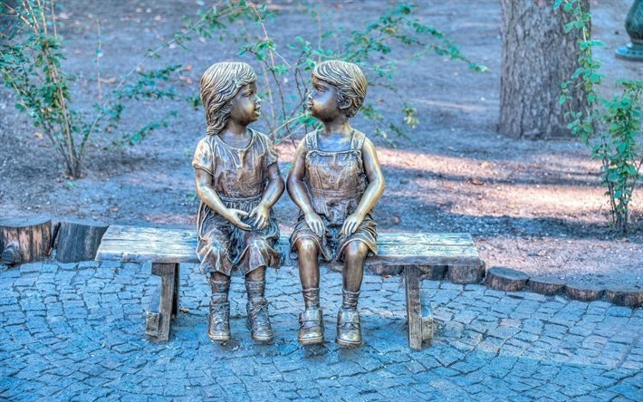 duas meninas, escultura em bronze, gorky park, kharkov