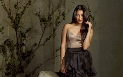 l&#39;actrice canadienne, shay mitchell, mod&#232;le