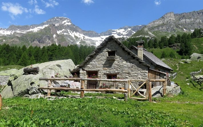 cottage di pietra, alpi, italia