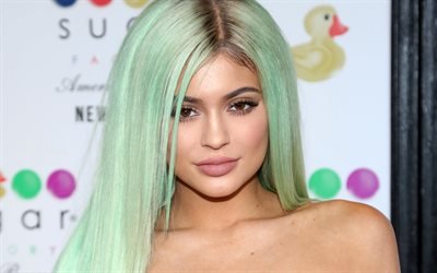 Hollywood, Kylie Jenner, en 2017, de la beaut&#233;, des cheveux verts
