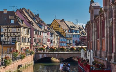 Colmar, vackra franska staden, sommar, kanalen, f&#228;rgglada gamla hus, Grand Est, Frankrike