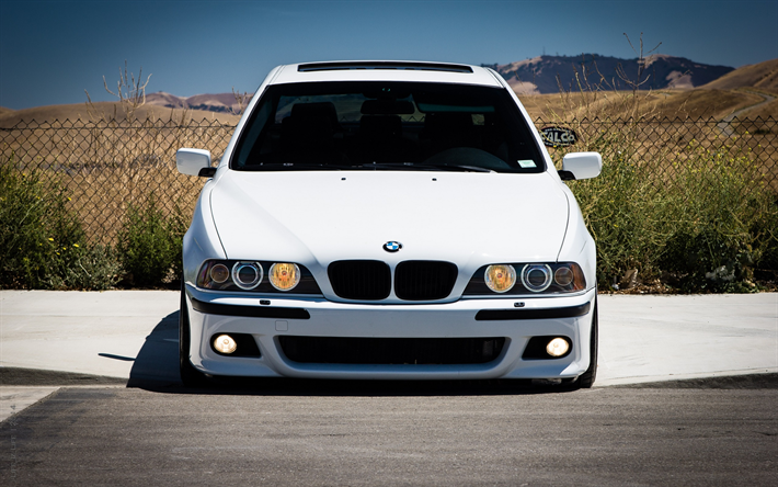 5 de BMW, E39, tuning, sedan, Blanco E39, vista de frente, los coches alemanes, BMW