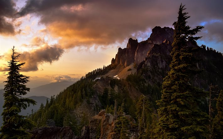 kalliot, vuoristomaisema, ilta, auringonlasku, vihre&#228; mets&#228;, pilvet, vuoret