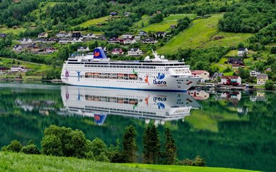 grand mistral, 4k, kreuzfahrtschiff, hafen, costa riviera, ibero cruises