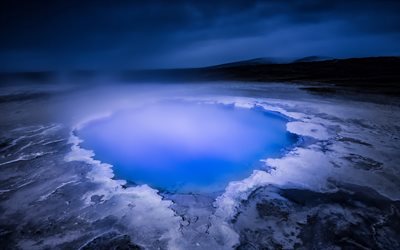 Arnessysla, Islanda, sera, tramonto, ghiaccio, blu lago, rocce, paesaggio di montagna