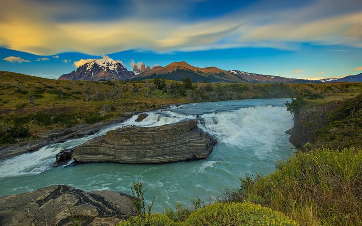 Cile, Ande, sera, tramonto, la Patagonia, il fiume di montagna, paesaggio di montagna, cascata, panorama di sera
