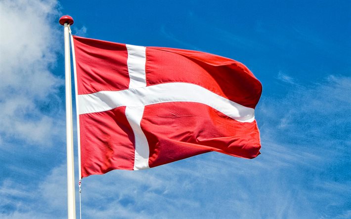 Lippu Tanska lipputanko, sininen taivas, Euroopassa, Tanska, Tanskan lippu, Lippu Tanska