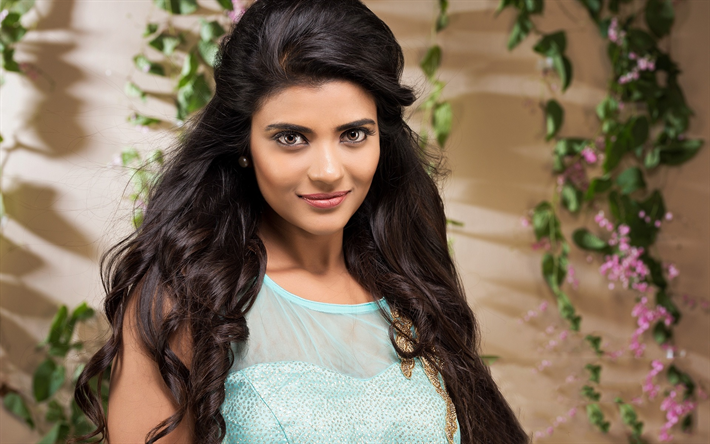 Aishwarya Rajesh, l&#39;actrice Indienne, portrait, beau grand les yeux, le visage, Bollywood, turquoise robe Indienne
