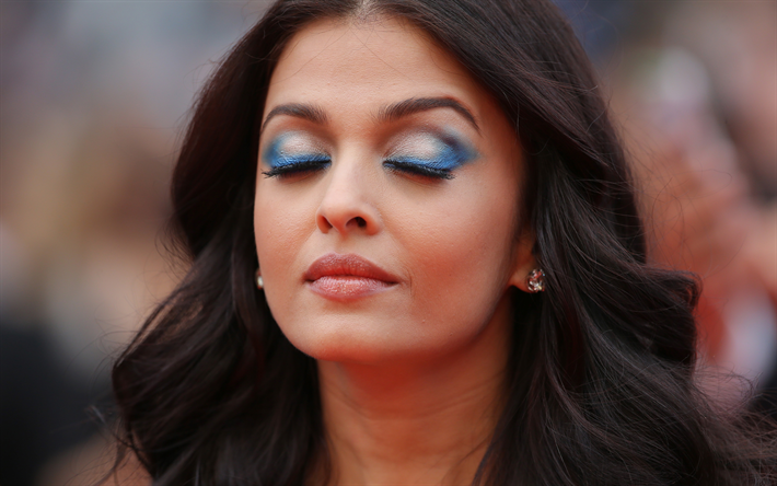 Aishwarya Rai, 4K, Bollywood, retrato, la actriz India, modelo de moda, morena, vestido azul, hermosa mujer India, Aishwarya Rai Bachchan