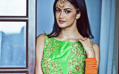 Shubra Aiyappa, attrice indiana, photoshoot, Bollywood, India, portrait, abito tradizionale indiano