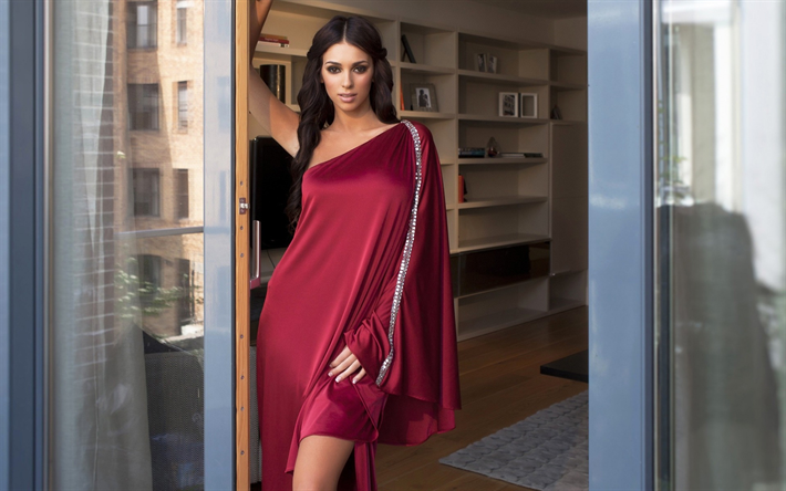 Georgia Salpa, fotoğraf &#231;ekimi, Yunan moda model, g&#252;zel bordo elbise, esmer
