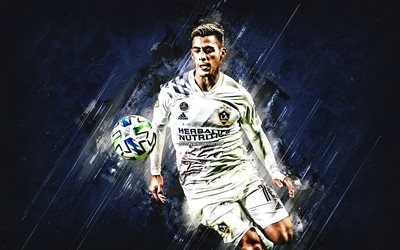 Cristian Pavon, Los Angeles Galaxy, MLS, argentinsk fotbollsspelare, portr&#228;tt, bl&#229; stenbakgrund, USA, LA Galaxy, Major League Soccer