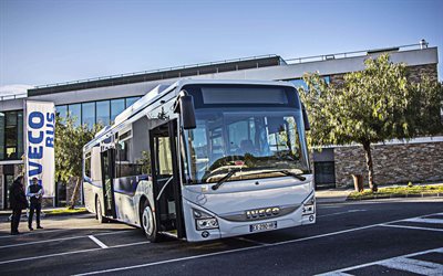 Iveco Crossway, 4k, 2019 الحافلات, حافلة ركاب, النقل في المدينة, الحافلات البيضاء, Iveco, HDR, الحافلة على وقوف السيارات