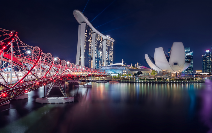 Singapour, Helix Bridge, un pont pi&#233;tonnier, la nuit, le Marina Bay Sands h&#244;tel de luxe