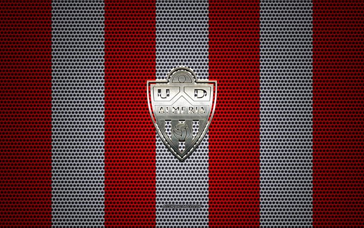 UD Almeria logo, İspanyol Futbol Kul&#252;b&#252;, metal amblem, kırmızı ve beyaz metal kafes arka plan, UD Almeria, Almeria, İspanya, futbol