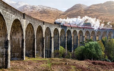 Glenfinnan Viaduct, viaduct, h&#246;st, West Highland Line, Glenfinnan, Skottland, Storbritannien, vacker natur