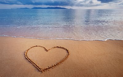 Coeur sur le sable, la plage, la mer, l&#39;amour, signe, coucher de soleil, le soir, sable