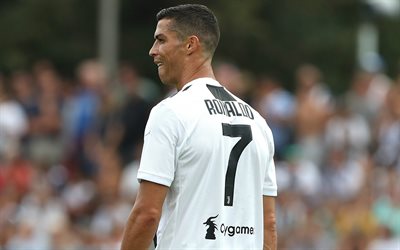 Cristiano Ronaldo, la Juventus, la Serie A, CR7, la JUVE, portugais, joueur de football, blanc uniforme de la Juventus, Italie