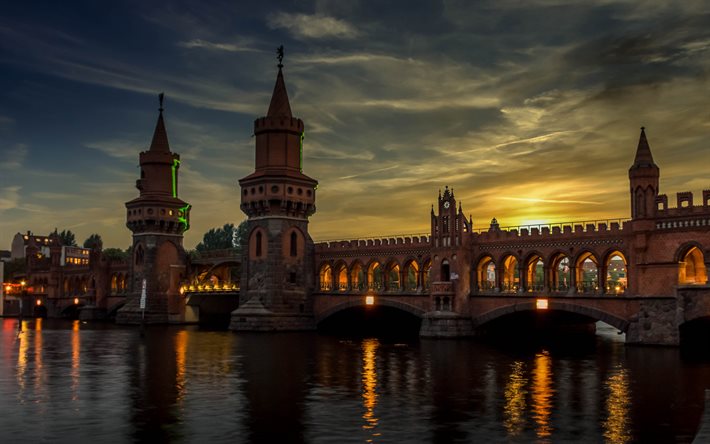 Berlin, Spree, Oberbaumbrucke, soir, pont de pierre, coucher de soleil, Haute Lusace, Allemagne