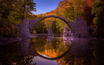 Devils Bridge, Rakotzbrucke, noite, p&#244;r do sol, Rakotz Lake, Rakotz Bridge, outono, Sax&#244;nia, Azalea e Rhododendron Park Kromlau, Alemanha